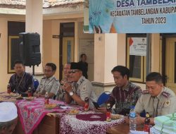 Penyerahan Sertifikat Program PTSL di Desa Tambelangan Sampang